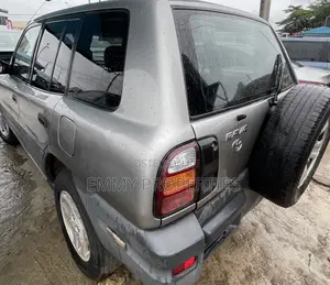 Toyota RAV4 Automatic 2000 Gray
