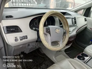 Toyota Sienna 2012 Silver