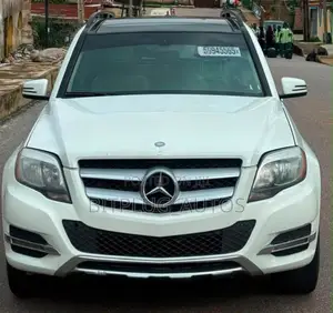 Mercedes-Benz GLK-Class Base GLK 350 4dr AWD 4MATIC (3.5L 6cyl 7A) 2015