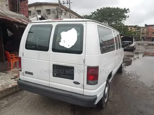 Ford E350 2004 White