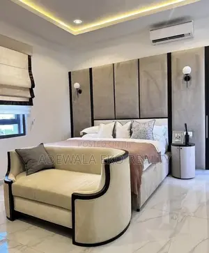 Cosy Studio Shortlet Lekki Phase 1– 24hrs Power