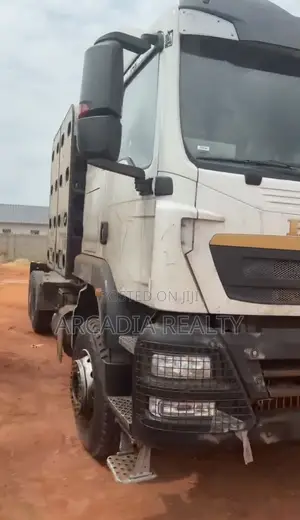 16 Cylinder Tx 430 CNG Tractor Units