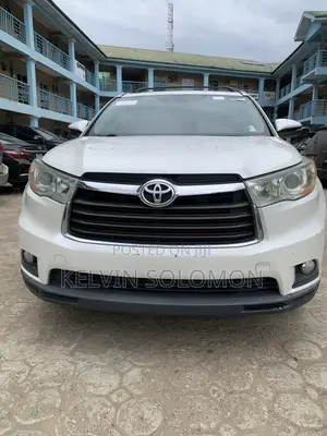 Toyota Highlander XLE 4dr SUV AWD (3.5L 6cyl 6A) 2014 White