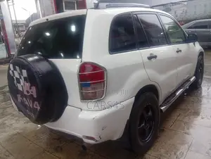 Toyota RAV4 2003 White