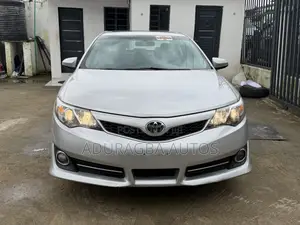 Toyota Camry SE 4dr Sedan (2.5L 4cyl 6A) 2012 Silver