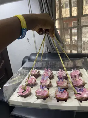 Box of 12 Cupcakes