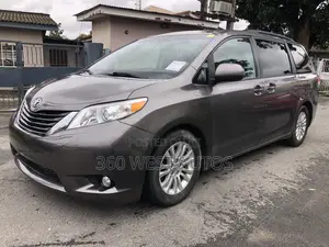 Toyota Sienna XLE 7-Passenger 4dr Minivan AWD (3.5L 6cyl 6A) 2014 Gray