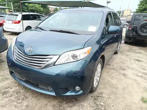 Toyota Sienna 2012 Blue