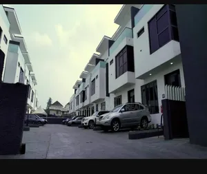 5bdrm Townhouse/Terrace in Ademola Adetokunbo for Sale