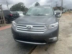 Toyota Highlander SE 2011 Gray