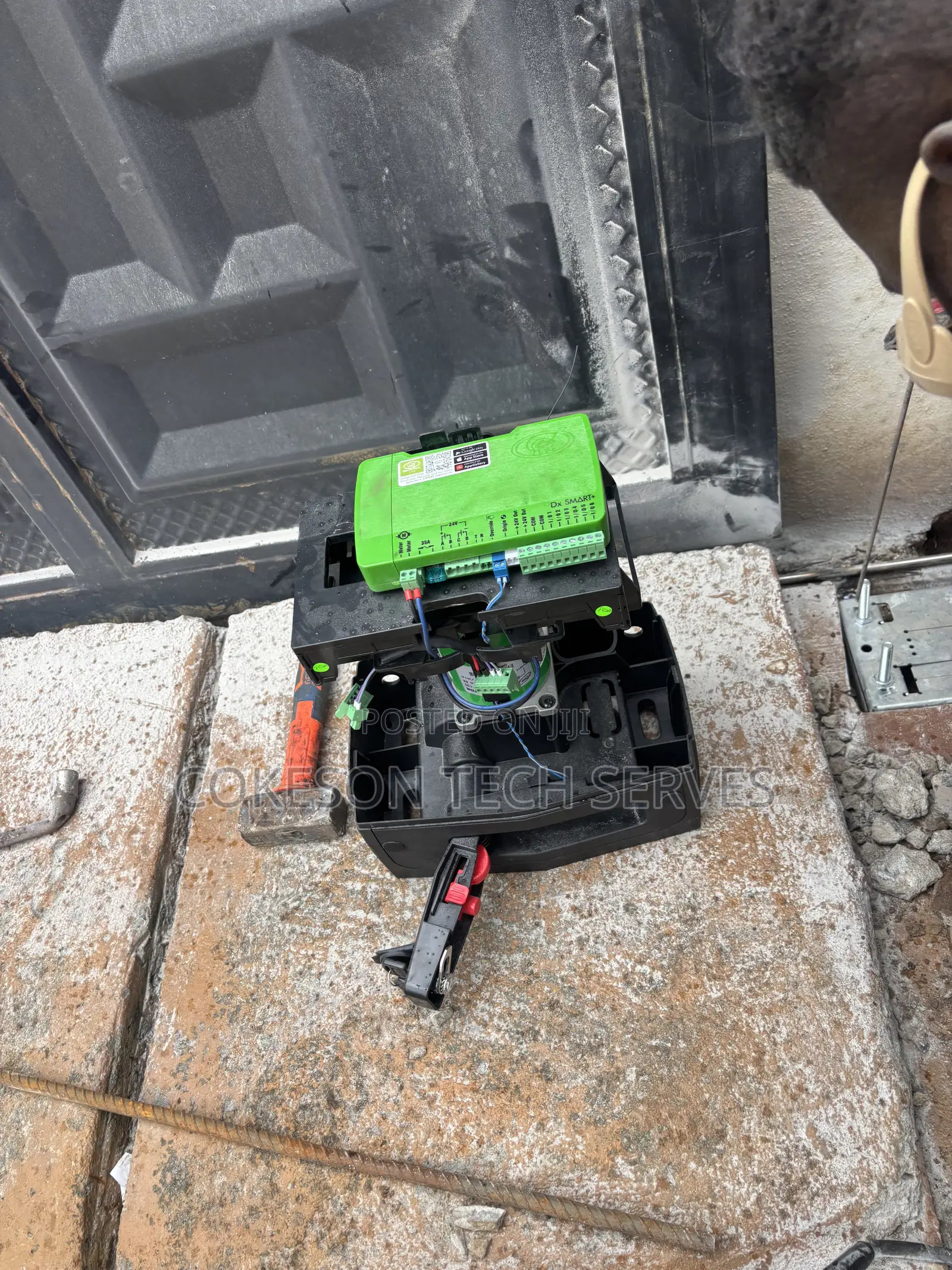 High-Durability Remote Control Automatic Sliding Gate Kit Installation