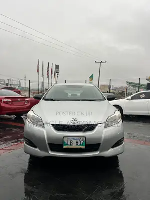 Toyota Matrix S Hatchback FWD (2.4L 4cyl 5A) 2012 Silver