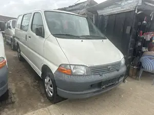 Toyota HiAce 2006 White