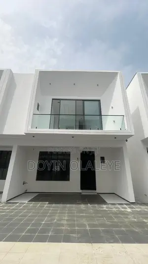 4bdrm Duplex in Ikota for sale