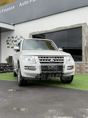 Mitsubishi Pajero Sport 2018 White