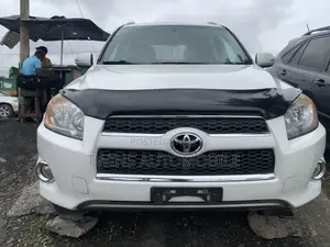 Toyota RAV4 2.5 Limited 2012 White
