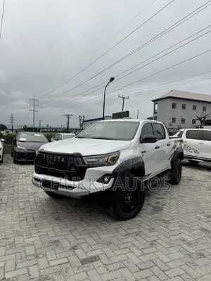 New Toyota Hilux 2024 White