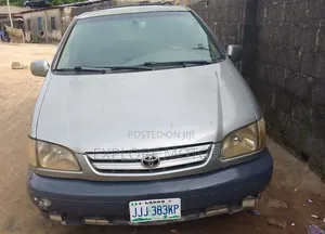 Toyota Sienna 2001 Gold