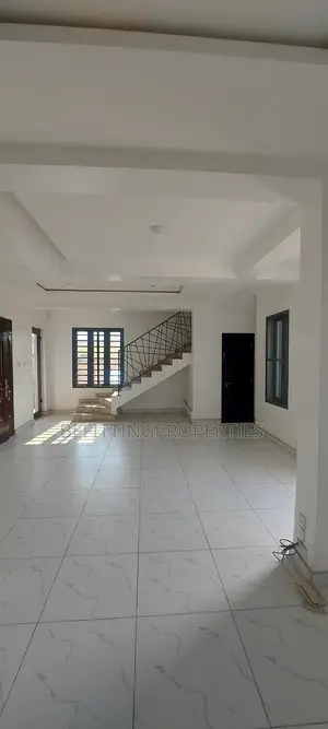 4bdrm Duplex in Ilupeju for sale