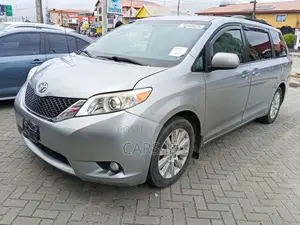 Toyota Sienna 2014 Silver