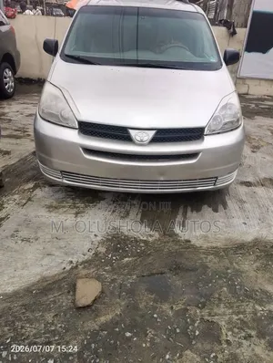 Toyota Sienna 2004 Gold