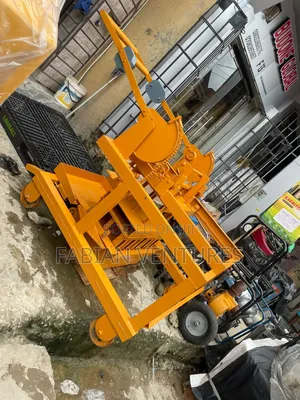 Concrete Block Molding Machine,