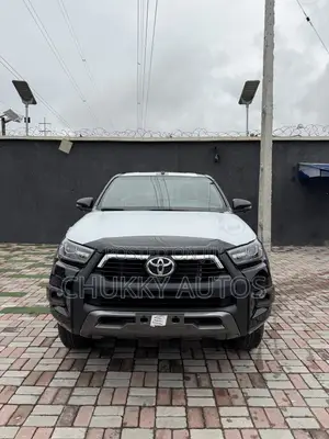 New Toyota Hilux 2025 Black