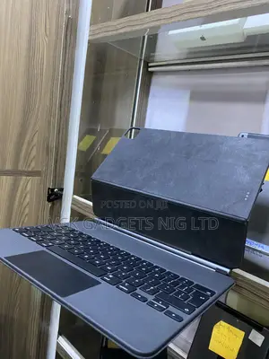 iPad Pro 12.9inch Magic Keyboard