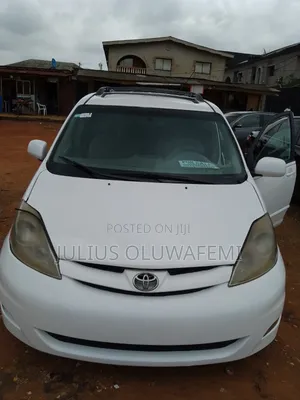 Toyota Sienna 2005 White