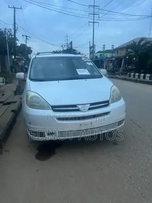 Toyota Sienna XLE AWD (3.3L V6 5A) 2004 White