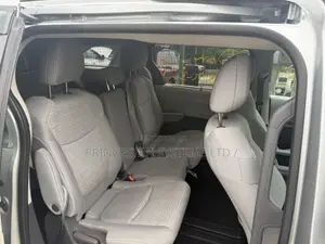 Toyota Sienna LE 2022 Silver