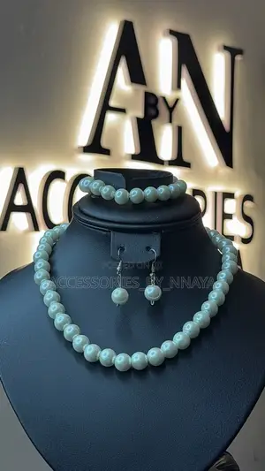 Big Pearl Necklace