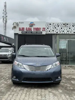 Toyota Sienna 2014 Blue