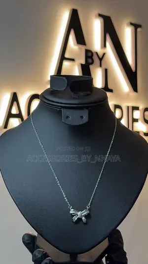 Silver Ribbon Necklace