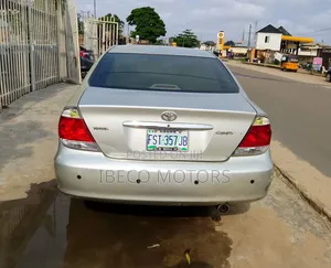 Toyota Camry LE 4dr Sedan (2.4L 4cyl 4A) 2004 Silver