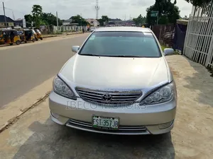 Toyota Camry LE 4dr Sedan (2.4L 4cyl 4A) 2004 Silver