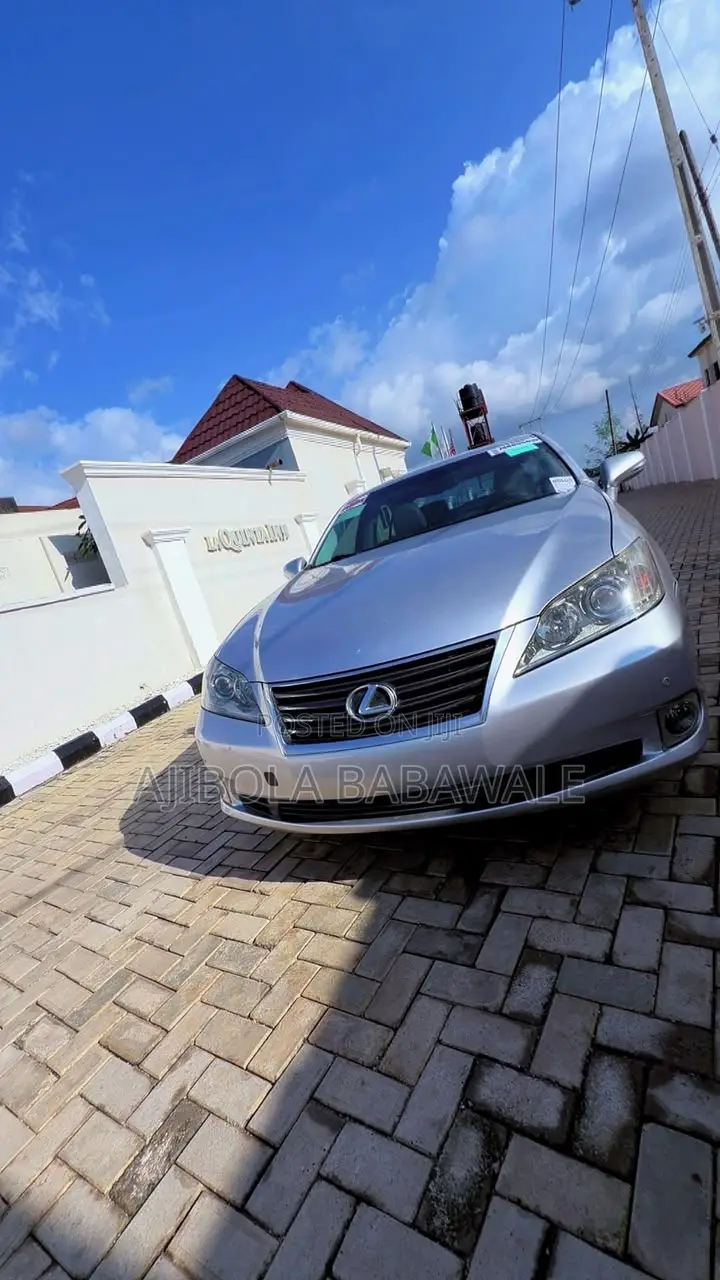 Lexus ES 2012 Silver