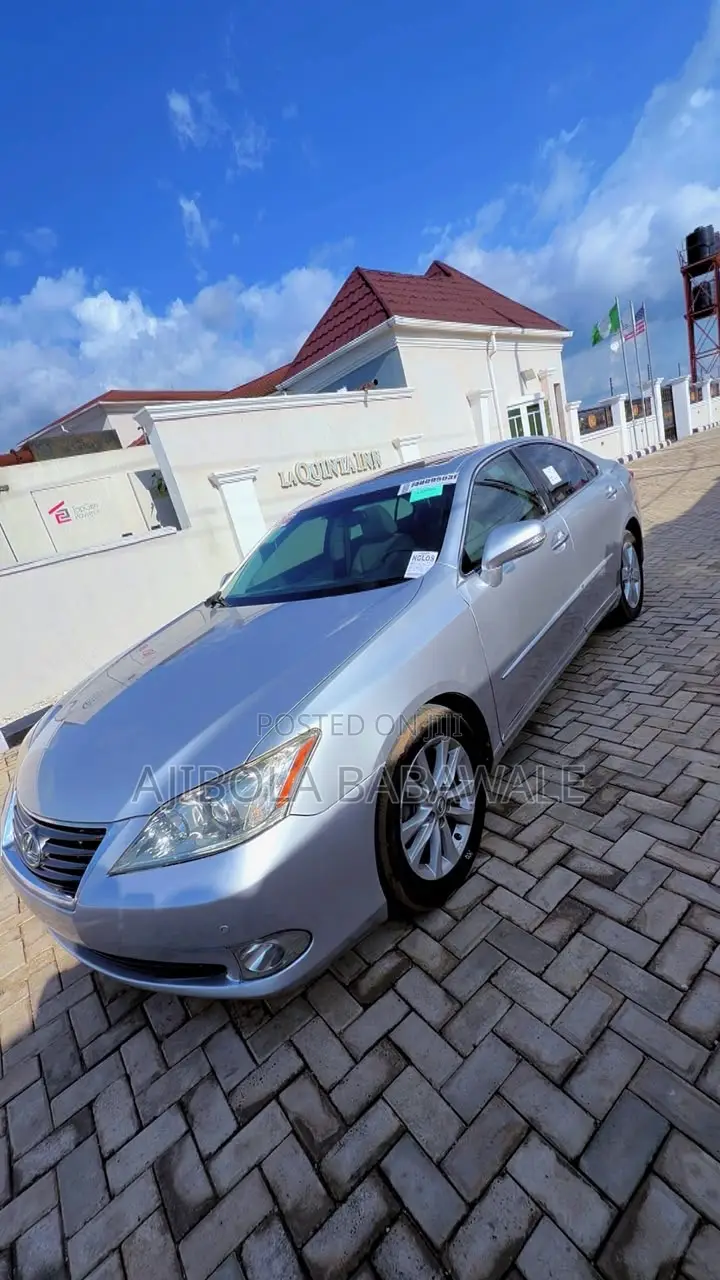 Lexus ES 2012 Silver