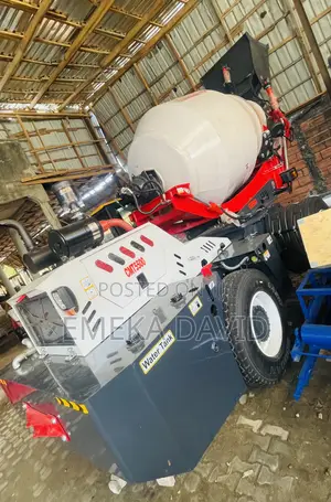 Self-Loading Concrete Mixer With a 5.5 Cubic Meter Capacity.