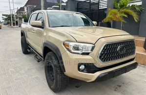 Toyota Tacoma 2018 Gold