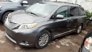 Toyota Sienna 2015 Gray