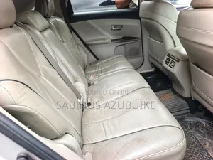 Toyota Venza AWD 2010 Silver