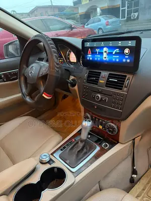 Mercedes-Benz C300 Luxury 4Matic Sedan AWD (3.0L 6cyl 7A) 2011 Gold