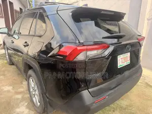 Toyota RAV4 XLE AWD 2019 Black