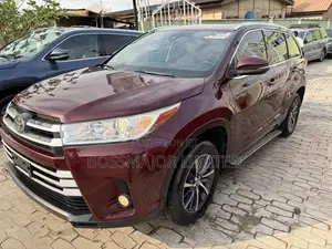 Toyota Highlander XLE 4x4 V6 (3.5L 6cyl 8A) 2018 Burgundy