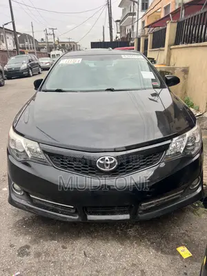 Toyota Camry SE 4dr Sedan w/Prod. End 11/13 (3.5L 6cyl 6A) 2014 Black