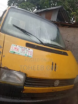Volkswagen Transporter 1985 Yellow
