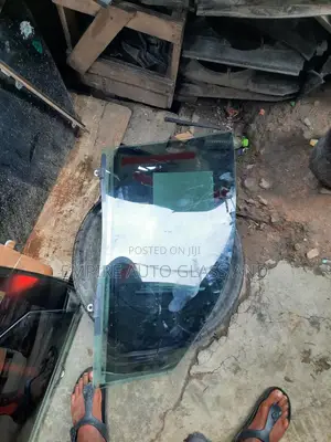 Front Door Glass for Toyota Tacoma 2010 Model Available