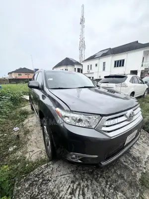 Toyota Highlander 3.5L 4WD 2013 Gray