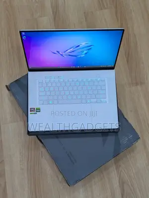 Laptop Asus ROG Zephyrus G16 32GB AMD Ryzen 9 SSD 2T